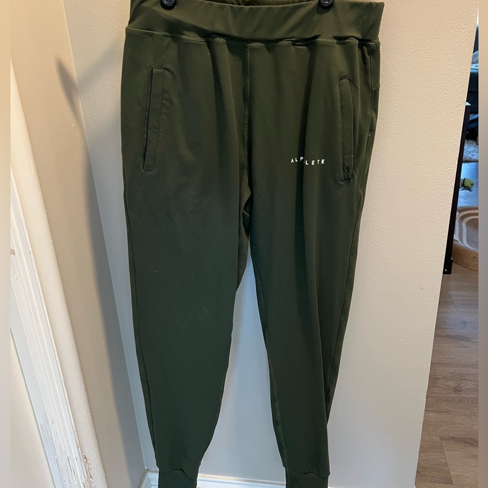 2 alphalete joggers